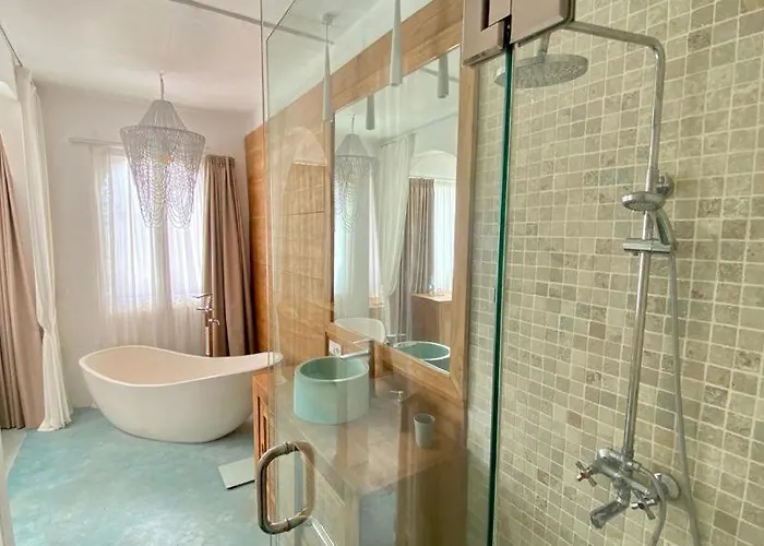 Guru Art Hotel 4*